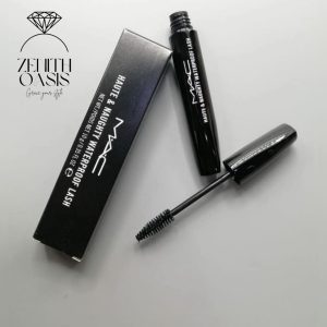 Attractive Black Maskara